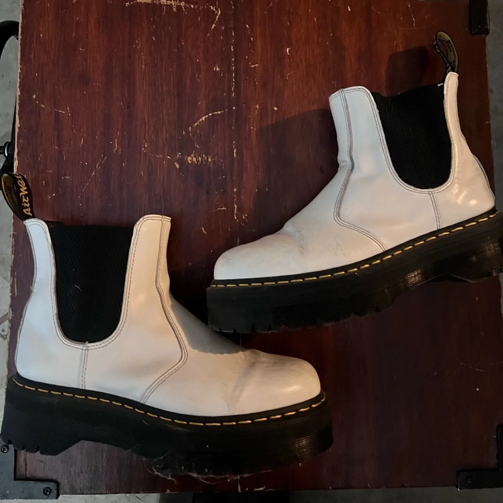 Chelsea Boot - Picture 1 of 6